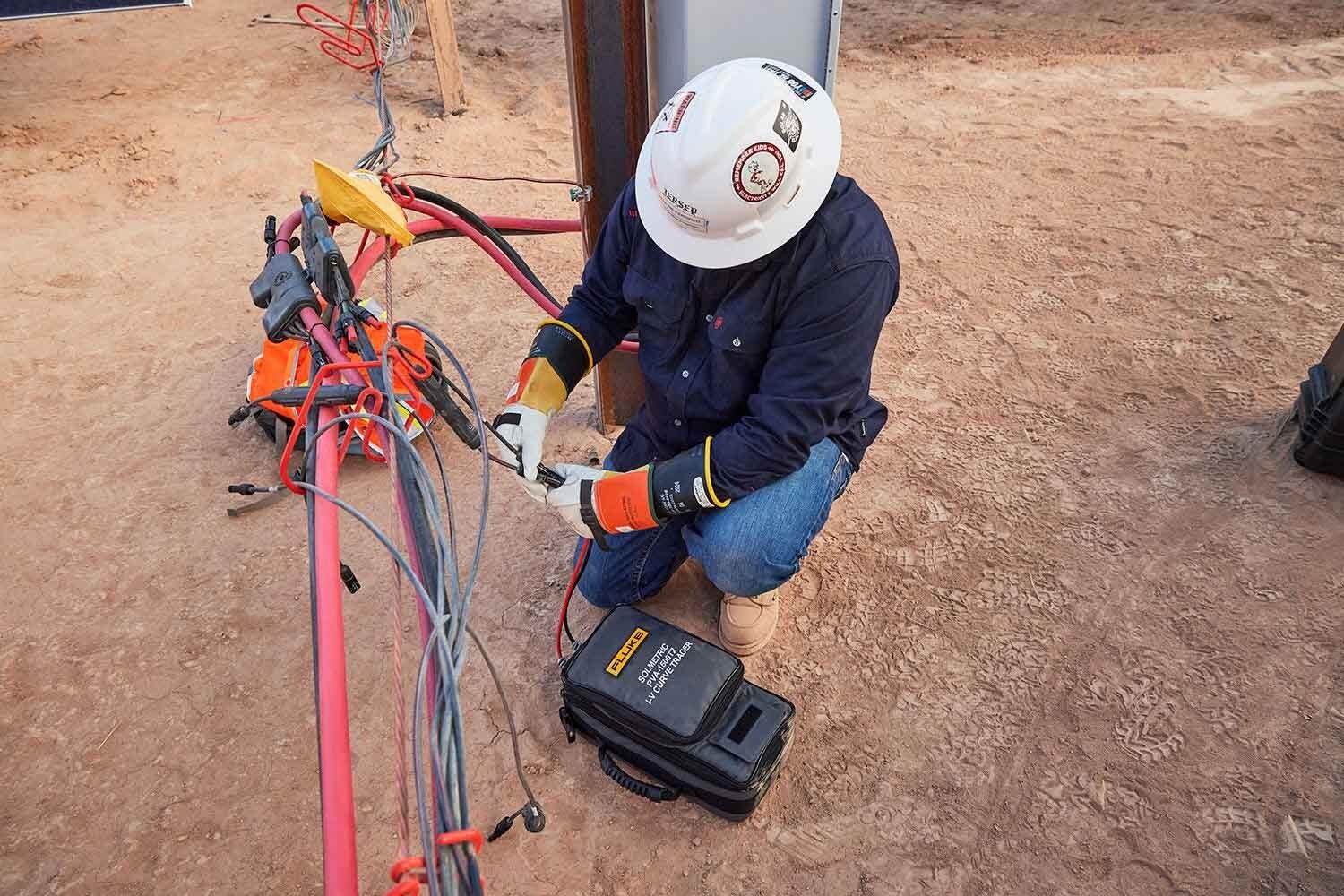 Fluke PVA 1500 在(zai)光伏領(ling)域(yu)的(de)應用(yong)